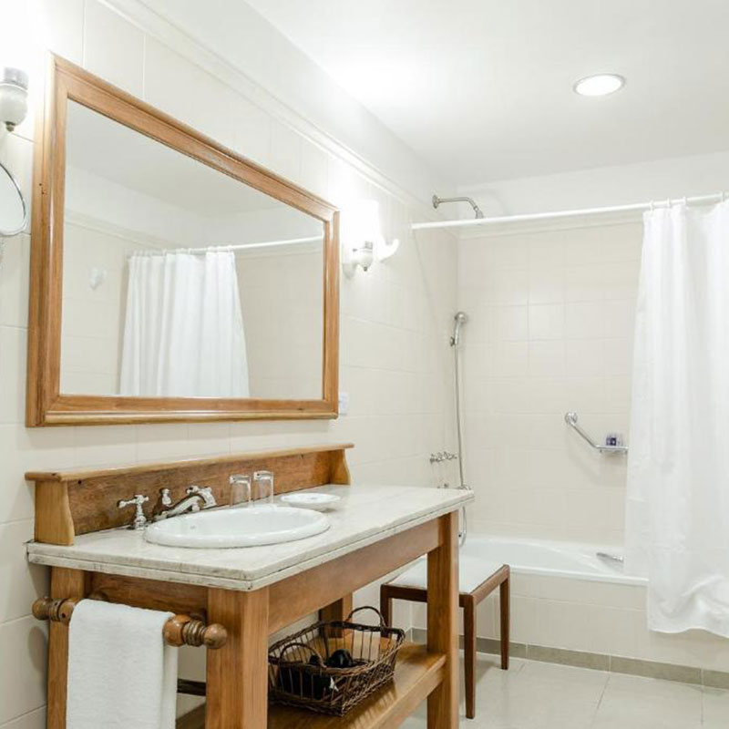 Lake View Room In Bustillo Building