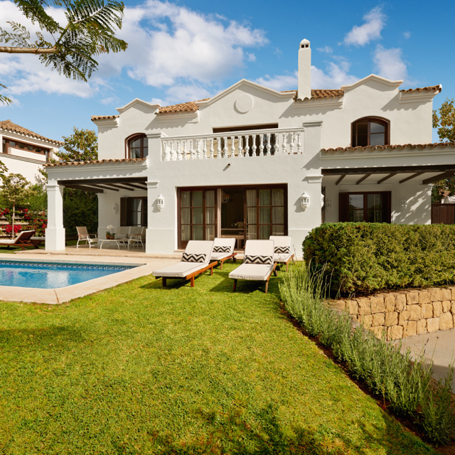 Three-Bedroom Villa with Kitchen