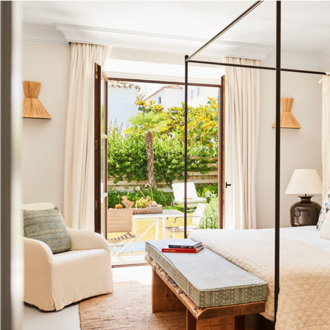 Three-Bedroom Villa with Kitchen