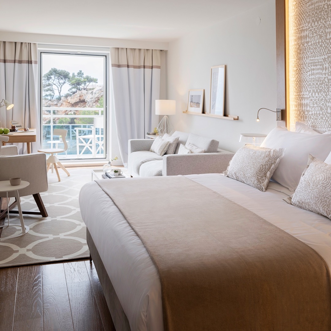 Deluxe Sea View Balcony Room
