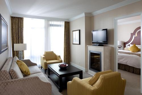 Signature One Bedroom Suite with Kitchen