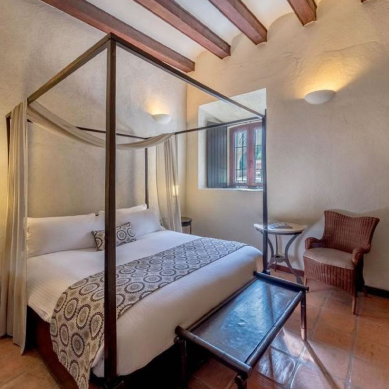 COLONIAL ROOM