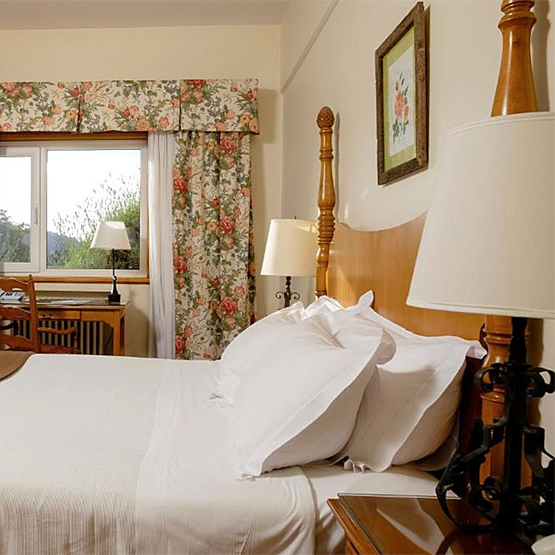 Standard Queen Room In Bustillo Building