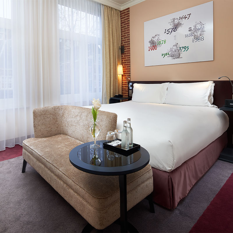 Superior Room - 1 Queen Bed