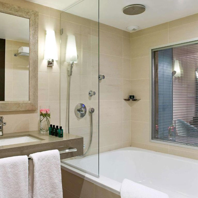 Superior Room - 1 Queen Bed