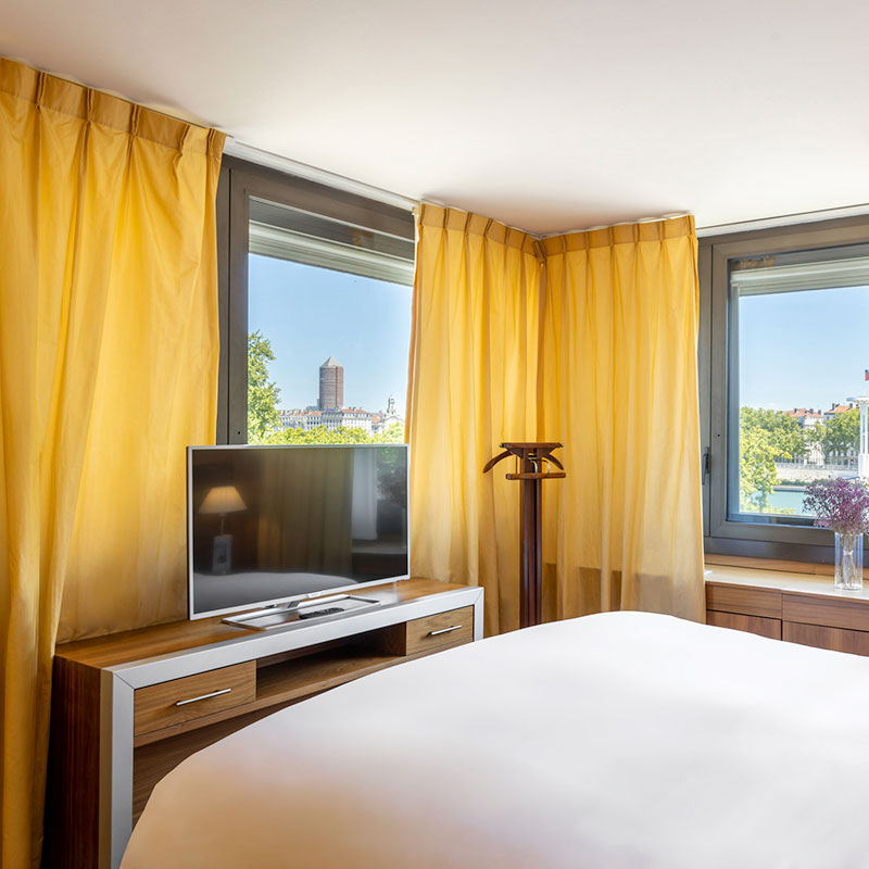 Classic Room - 1 Queen Bed 