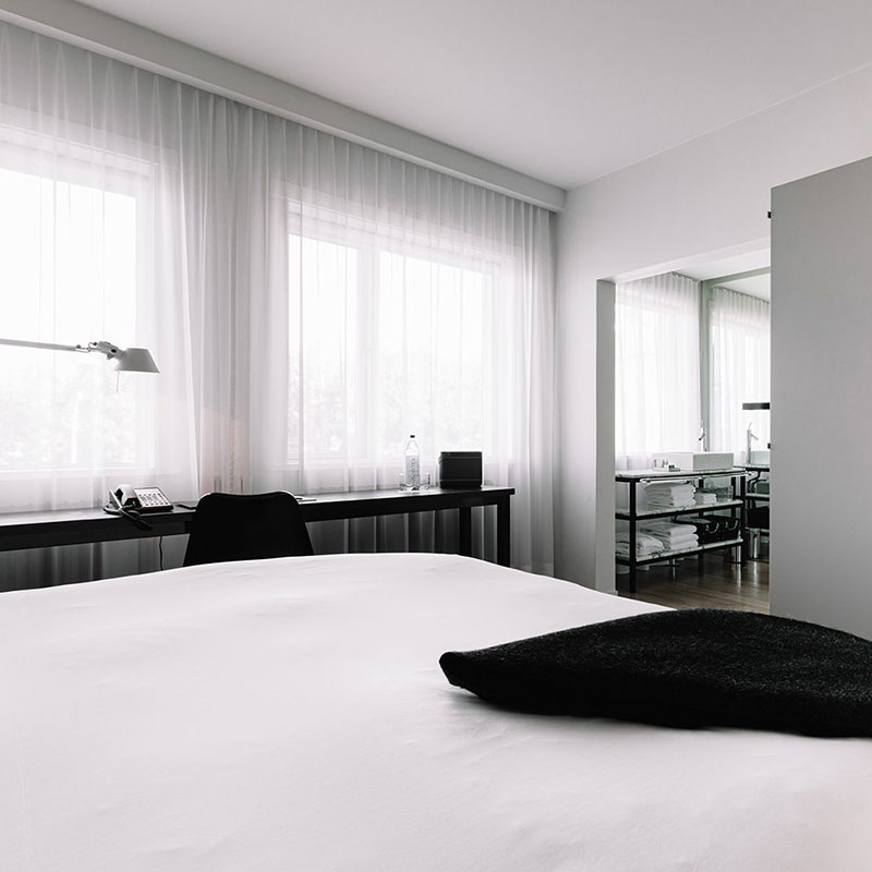 Double Room - 1 Queen Bed