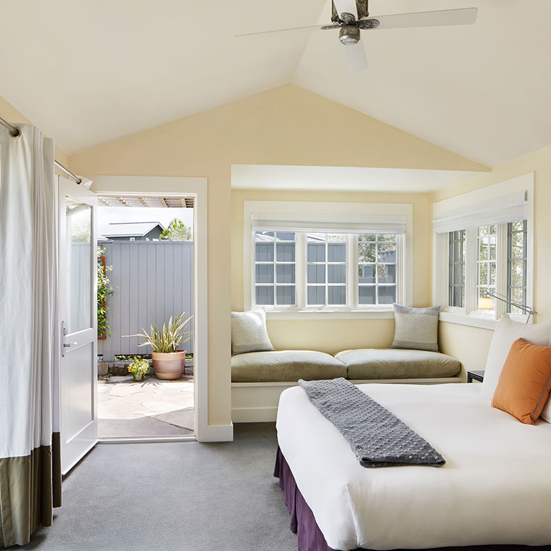 Courtyard Home - 1 King & 2 Double Beds