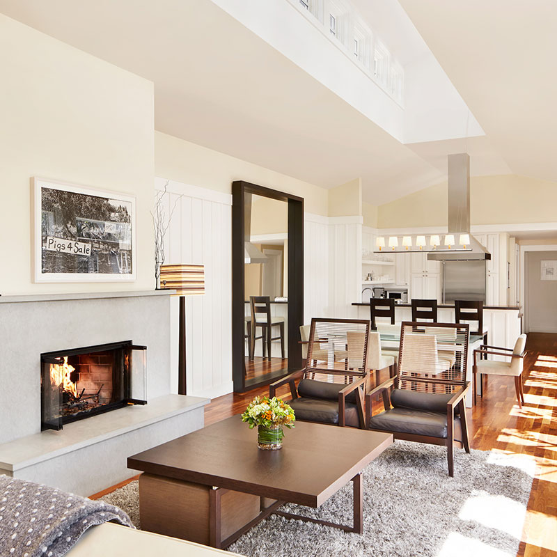 Courtyard Home - 1 King & 2 Double Beds