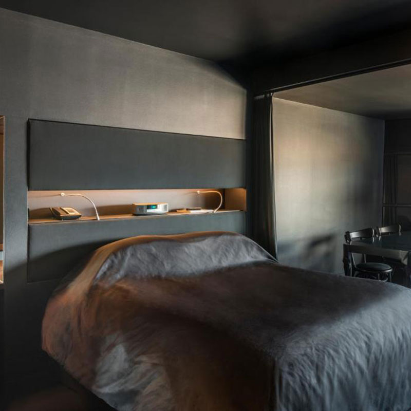 Black Deluxe Suite