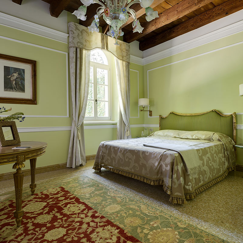 Elegance Room