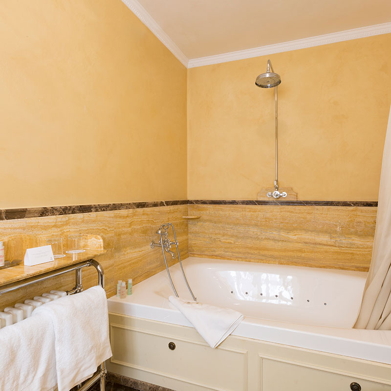 Honeymoon Suite