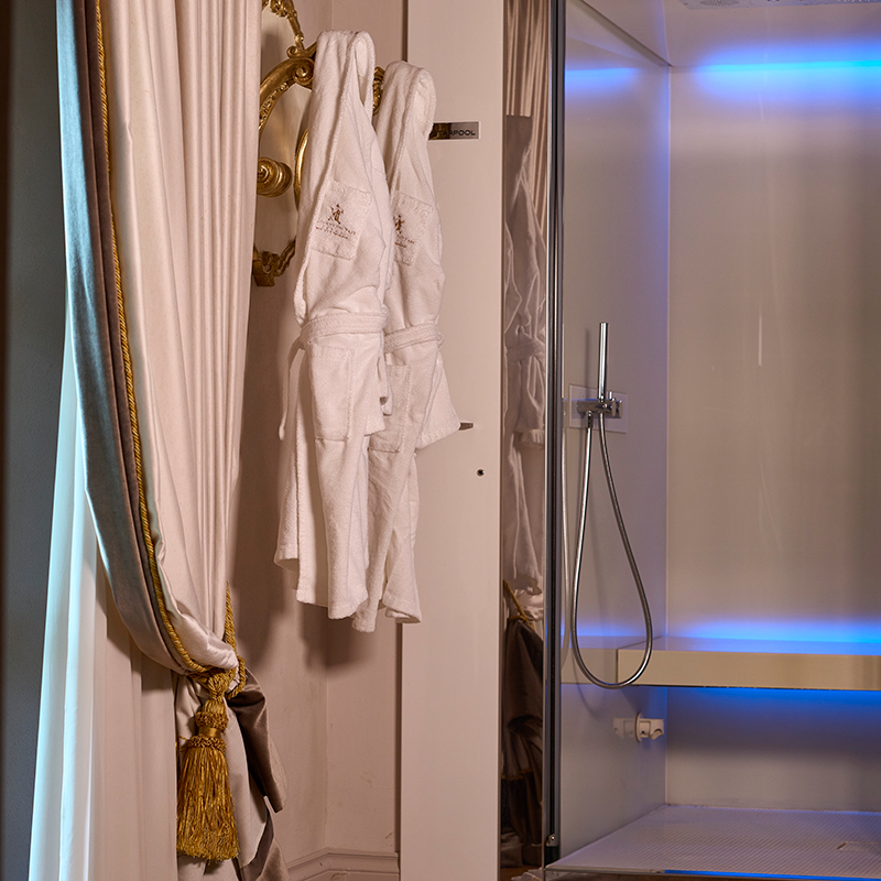 Deluxe Spa Suite