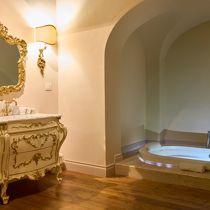 Deluxe Spa Suite