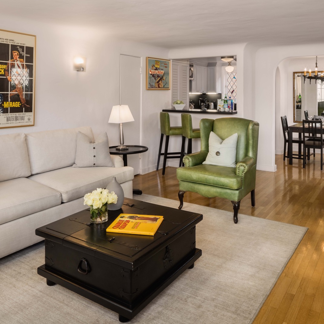 King One Story Deluxe Suite