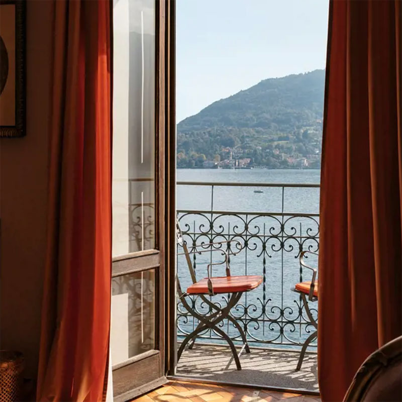 Lake View Prestige Room