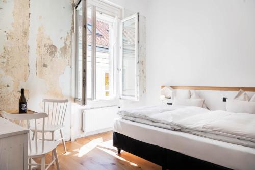 Independent Room