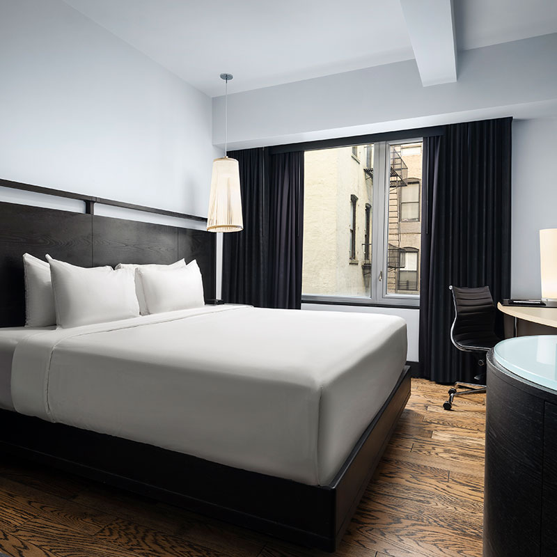 1 King Bed W/ Courtyard Views