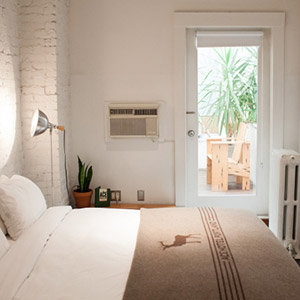Deluxe Room - 1 Queen Bed