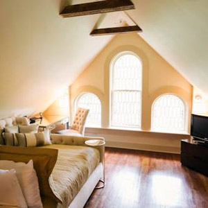 The Eaves - Queen Daybed