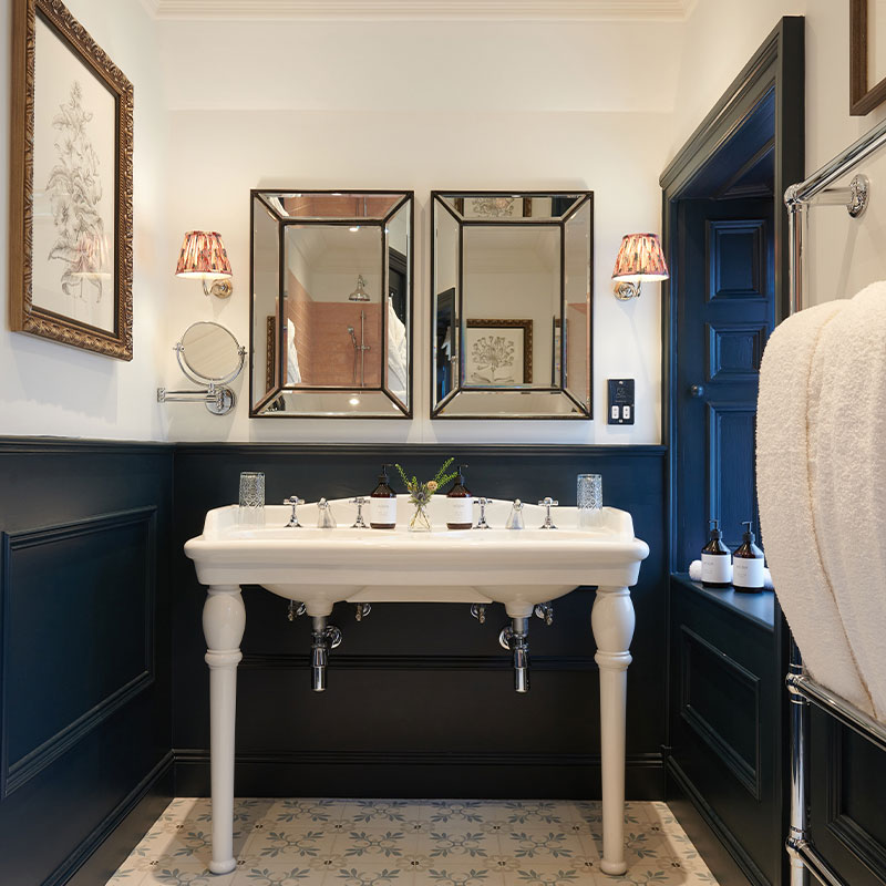 Estate Room