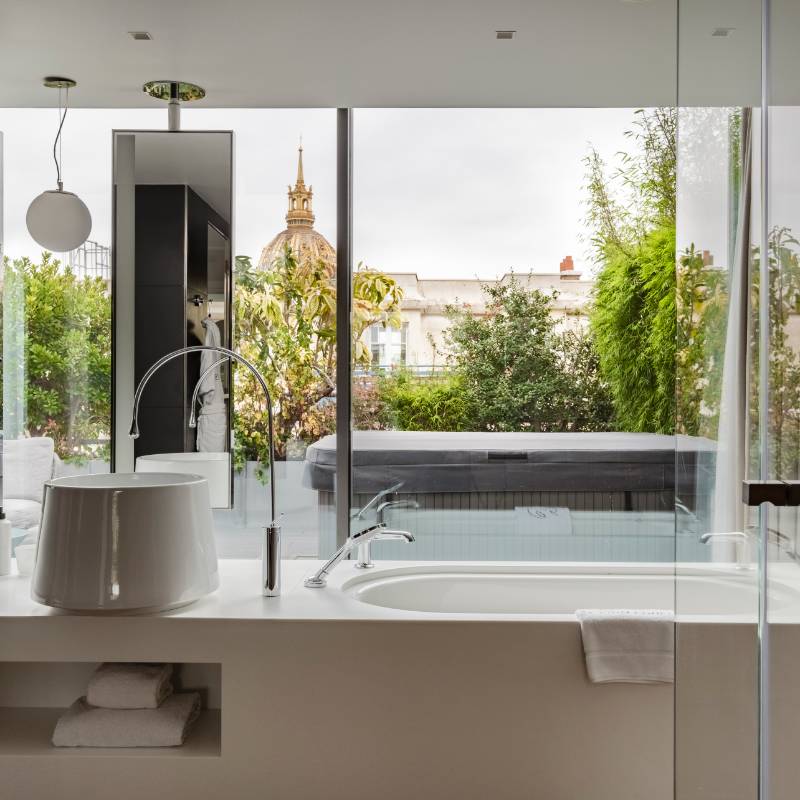 Eiffel Dome Spa Suite