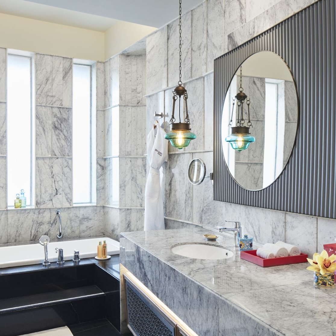 Luxury Room King Bed with Bathtub