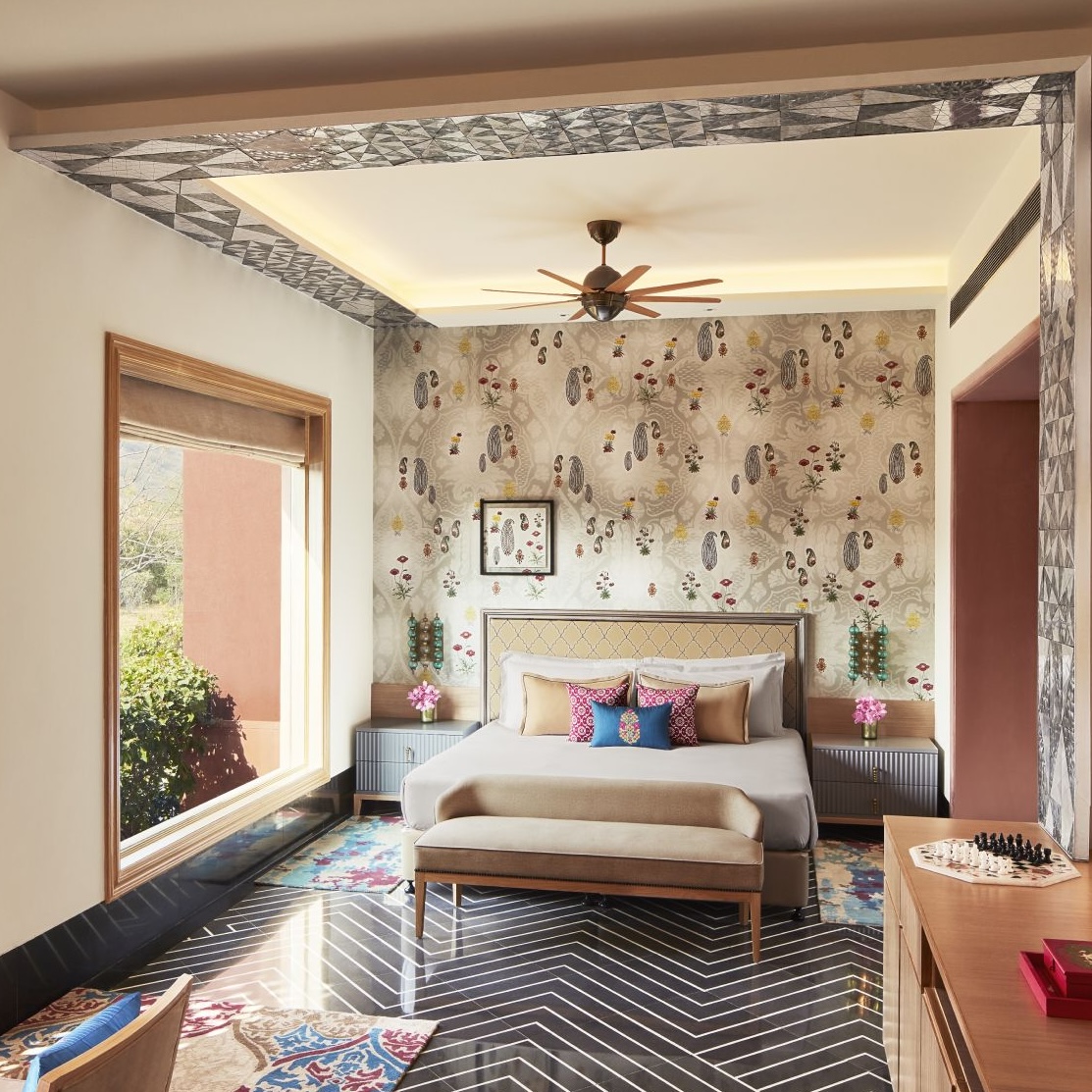 Luxury Suite w/ Jacuzzi & Garden Sit-out
