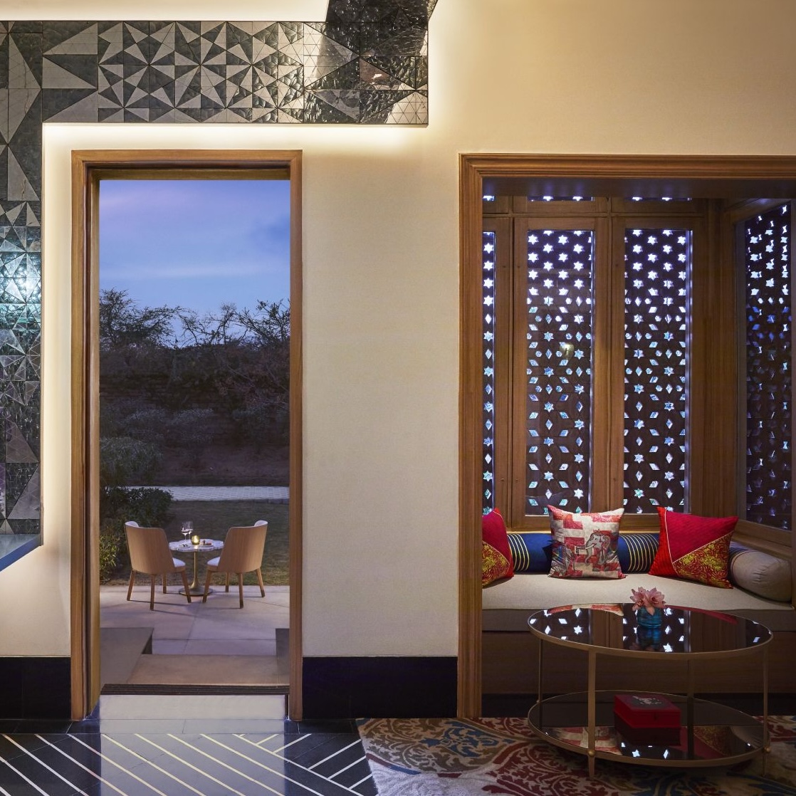Luxury Suite w/ Jacuzzi & Garden Sit-out