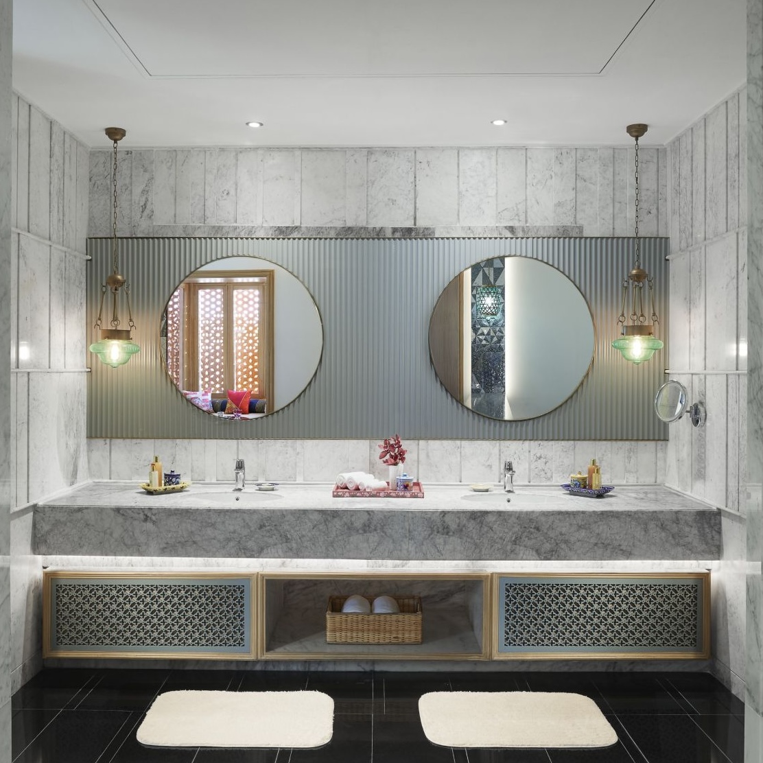 Luxury Suite w/ Jacuzzi & Garden Sit-out