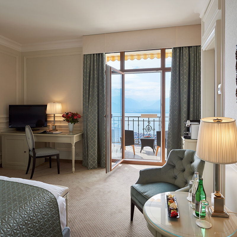 Deluxe Room With Balcony - Lake View