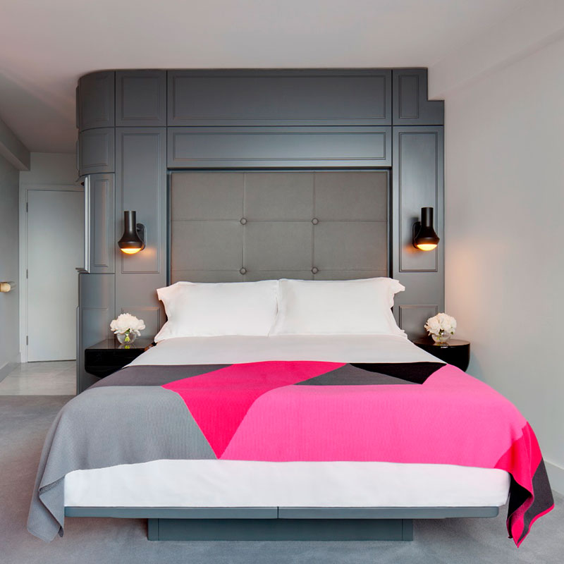 Standard Room - 1 Queen Bed