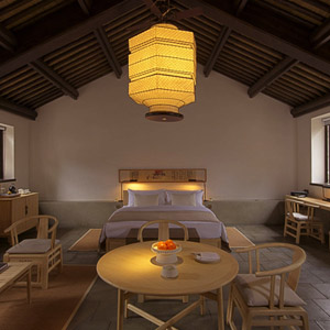 Village Room- 1 King Bed