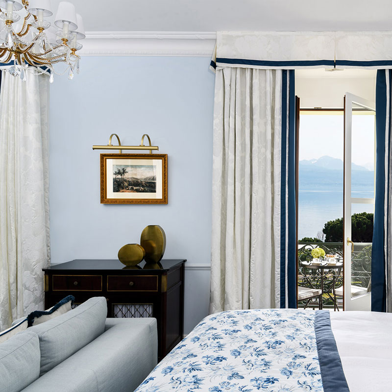 Deluxe Room with Lake/Alps View