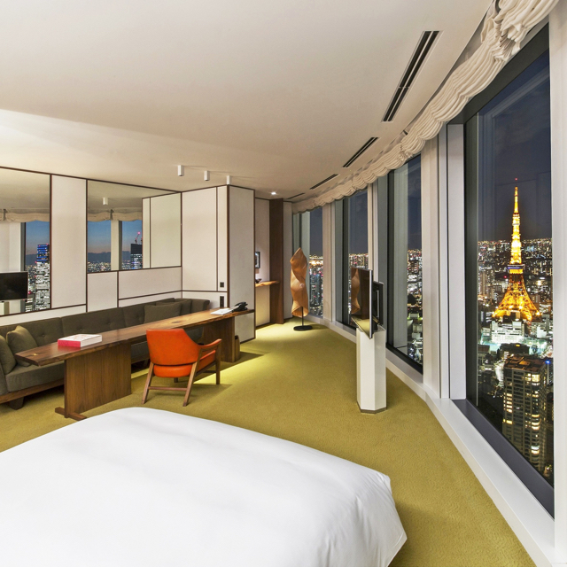 1 King Bed with Tower View, Deluxe