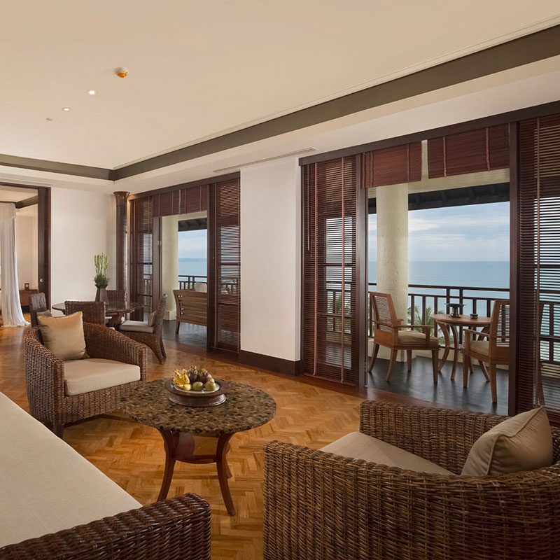 Seminyak Suite- 1 King & 2 Twin Beds