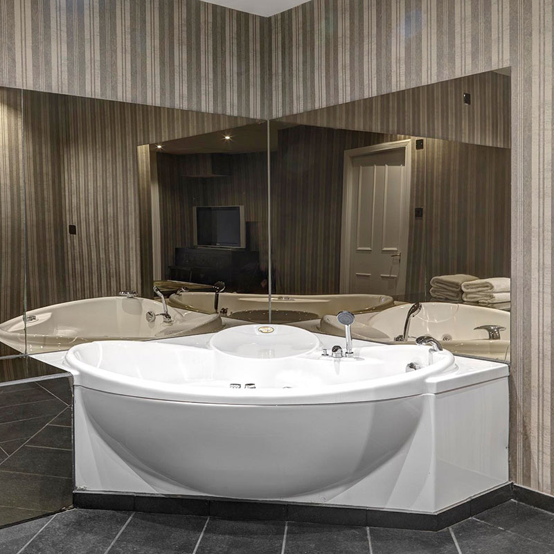 Jacuzzi Suite
