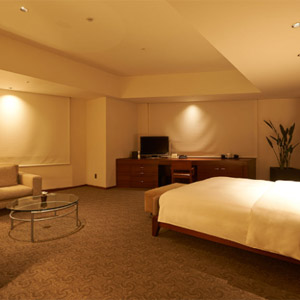 Club Deluxe Corner Queen