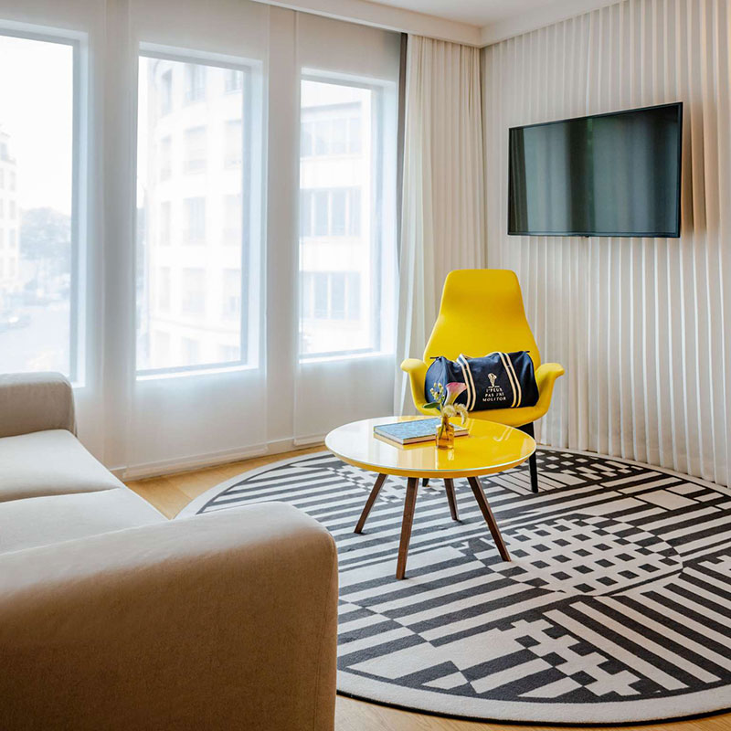 Large Suite With Lounge