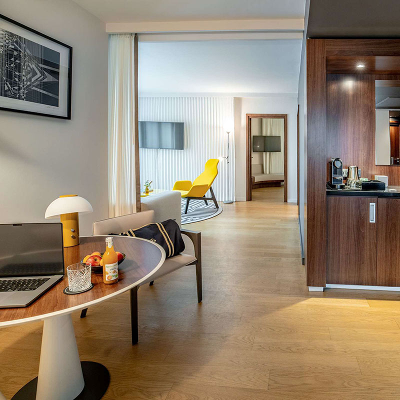 Large Suite With Lounge
