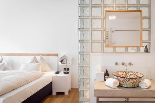 Grand Independent Room