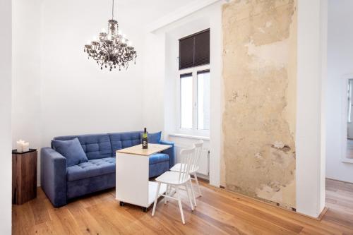 Grand Independent Room
