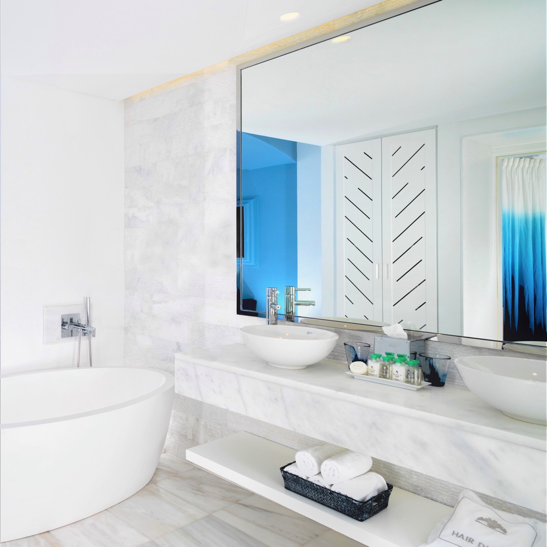 Open Plan Suite Sea View