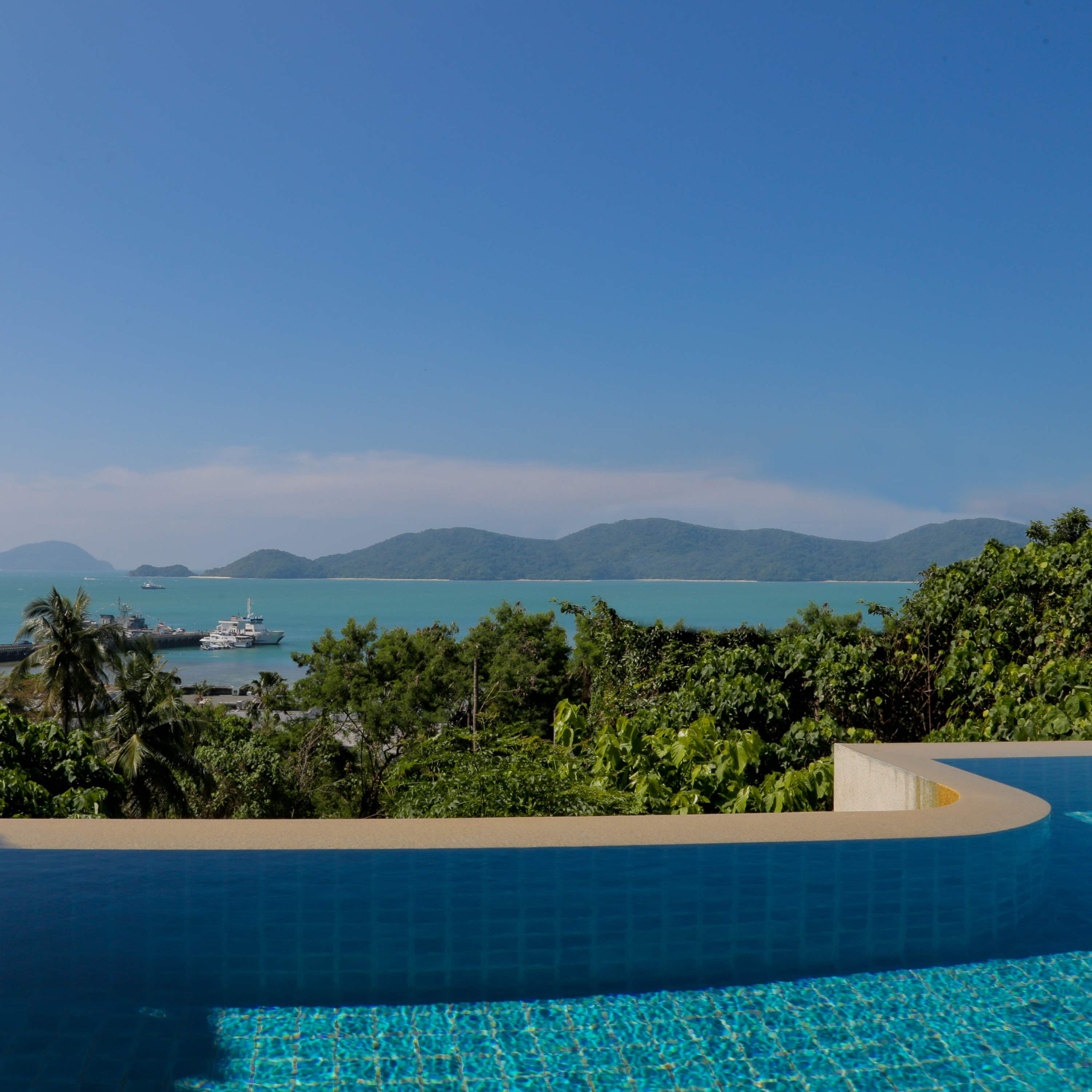 1 Bedroom Family Suite Partial OceanView