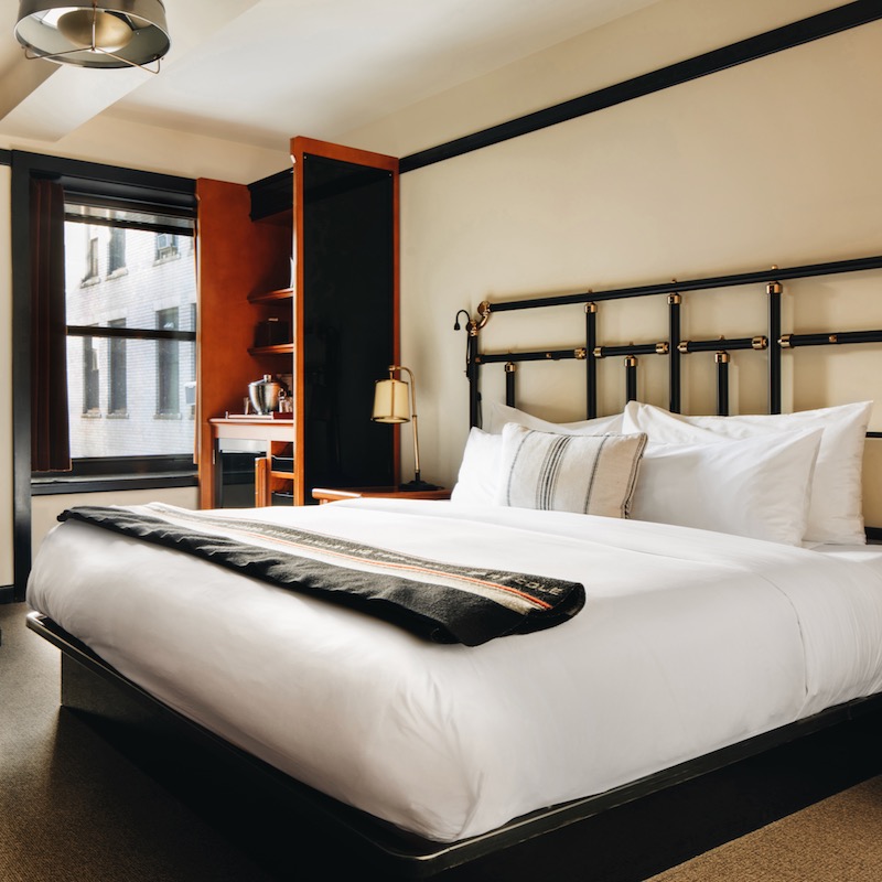 1 King Bed