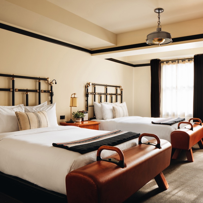 2 Double Beds