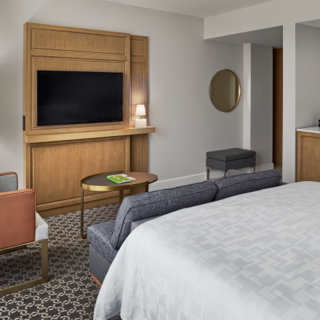 Deluxe Room - 1 King Bed