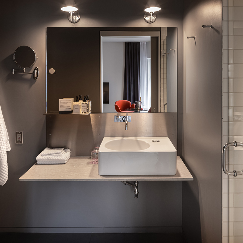 Corner Suite