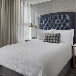 Petite One Queen Room