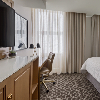 Petite One Queen Room